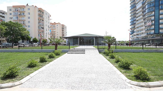 Bayraklı’nın parkları çiçek gibi