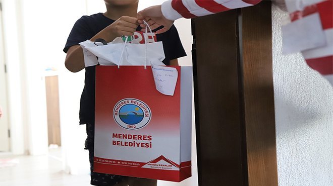 Bayramda Menderesli Çocukların Yüzü Güldü