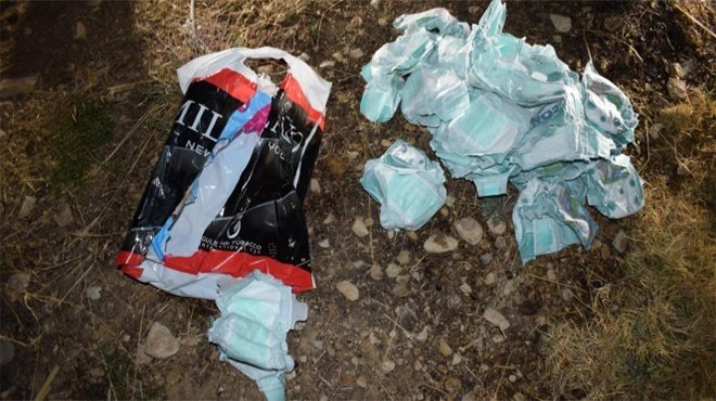 Bebek bezine sakladıkları bomba ile yakalandılar
