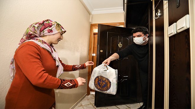 Bebekli ailelere ilk hediye Buca Belediyesi’nden
