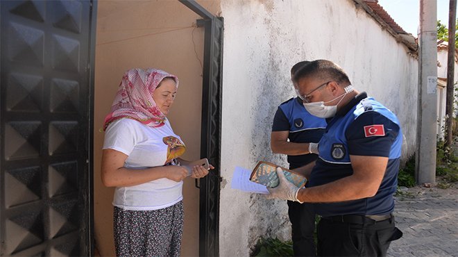 Bergama Belediye Zabıtası bulduğu cüzdanı sahibine teslim etti  