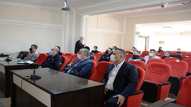 Bergama Belediyesi personeli seminerlerle bilgilerini güncelliyor