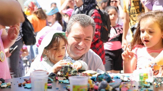 Bergama'da 23 Nisan coşkusu