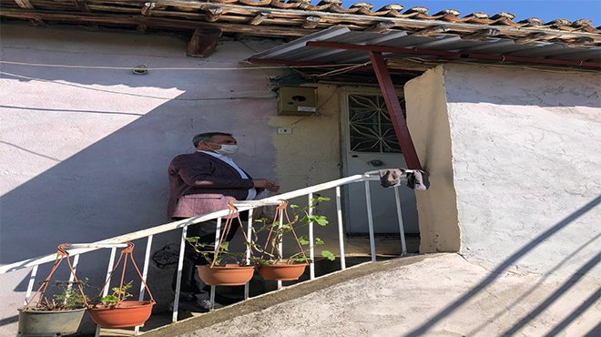 Beydağ Belediye Başkanı Yılmazlar 65 yaş üstü vatandaşa ekmek götürdü