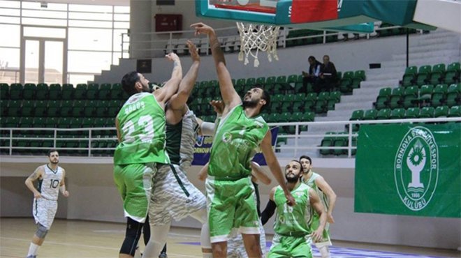 Bornova Belediyespor galibiyetle başladı