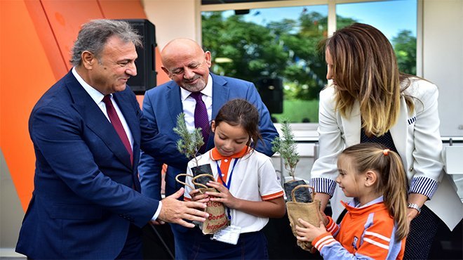 Bornova’da her cana 1 fidan    