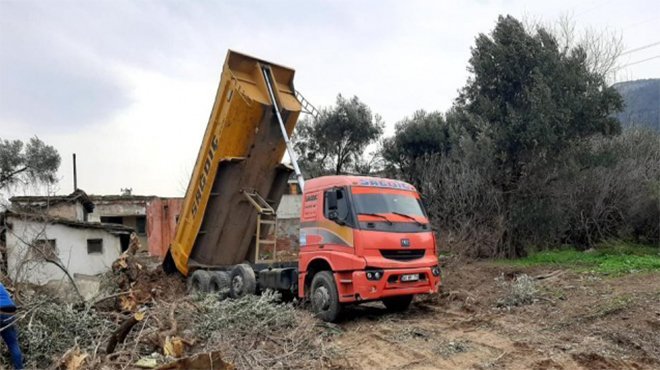 Bornova’da kaçak moloz dökümlerine geçit yok