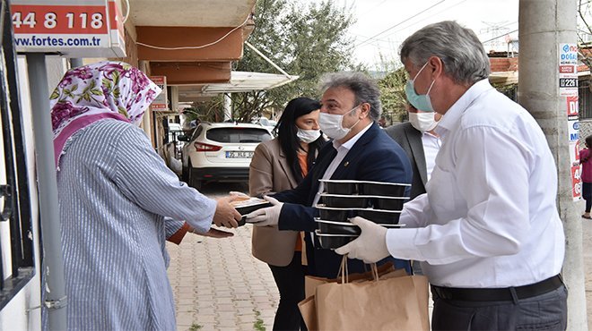 Bornova’da Ramazan yardımları sürüyor