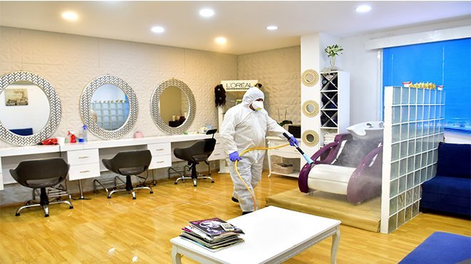 Bornova’da salonlara dezenfeksiyon