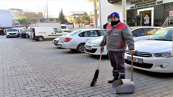 Bornova'da Temizlik personelinden örnek davranış