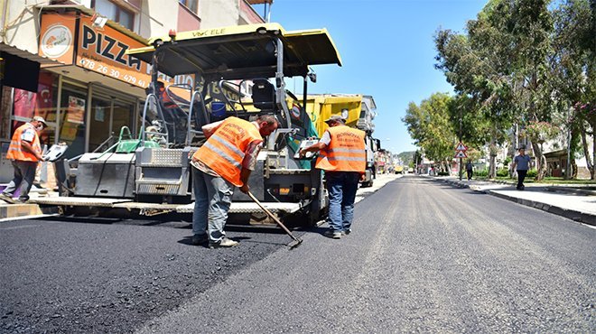 Bornova’da yollar yenileniyor