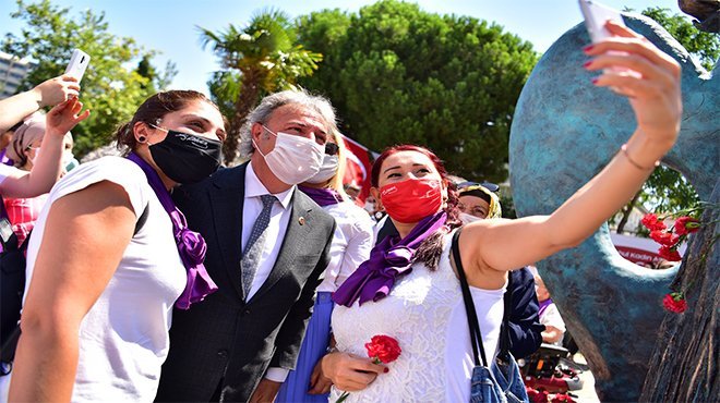 Bornova’dan kadına şiddete karşı dev pankart