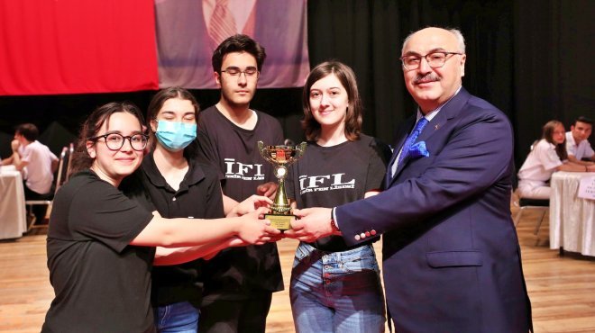  Bornova İzmir Fen Lisesi  il birincisi oldu
