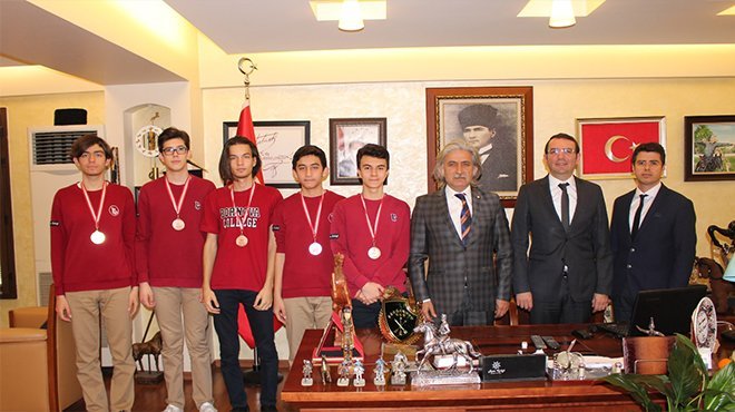 BORNOVA KOLEJİ TÜBİTAK’TA DA ZİRVEDE
