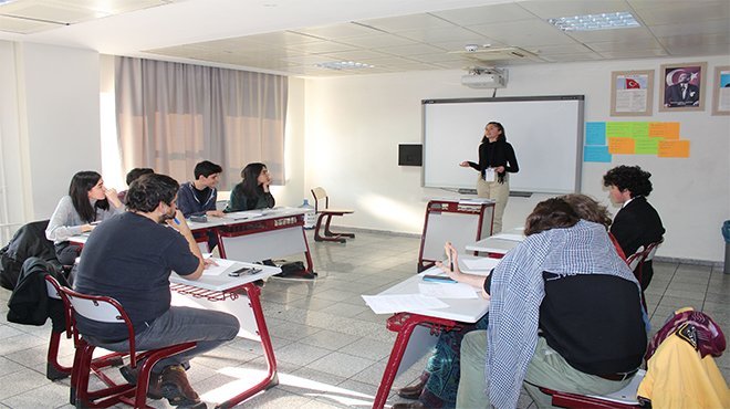 BORNOVA KOLEJİ ULUSAL MÜNAZARA TURNUVASI