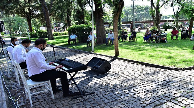 Bornova’nın çınarlarına moral konseri