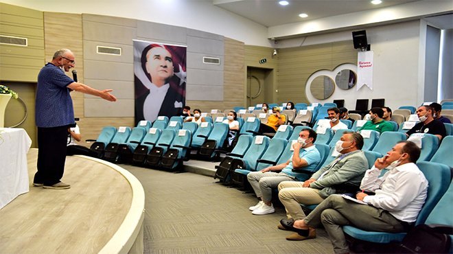 Bornovalı antrenörlere sağlıklı beslenme semineri