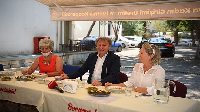 Bornovalı kadınlardan aşure buluşması