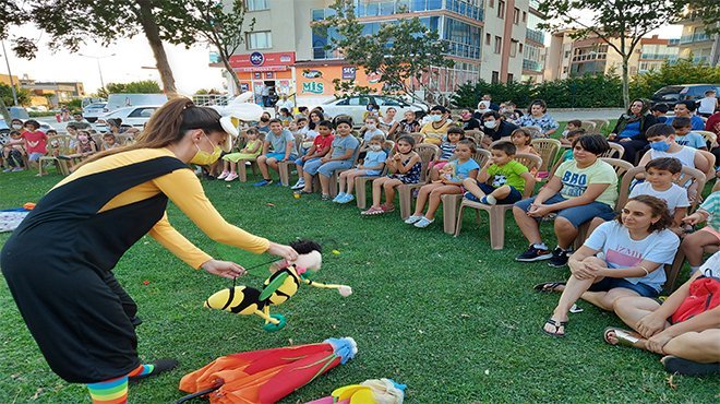 Bornovalı miniklere kuklalı eğlence