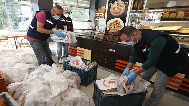 Buca Belediyesi’nden ilk iftara Ramazan pidesi