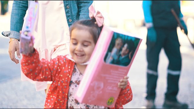 Bucalı çocuklar 23 Nisan’a sürpriz hediyeyle uyandı