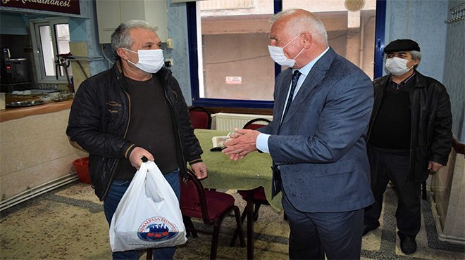 Çay ve şeker başkandan