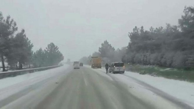 Çeşme’ye de kar yağdı!..