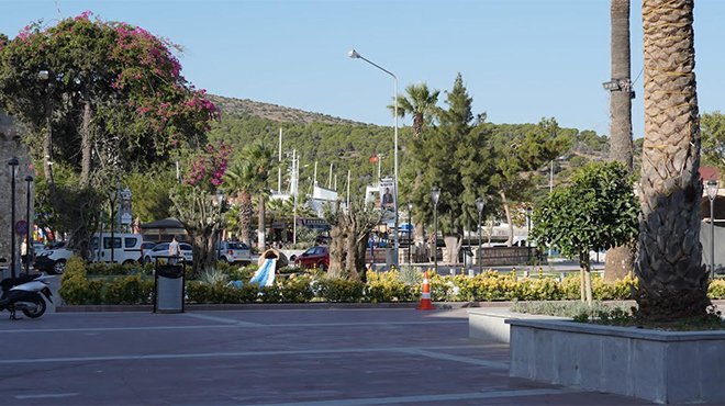 Çeşme yeni meydanına kavuştu