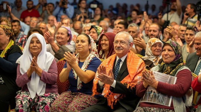 CHP Genel Başkanı Kılıçdaroğlu Ödemiş'te çiftçilerle buluştu