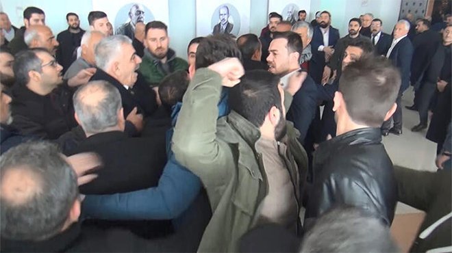 CHP kongresinde arbede