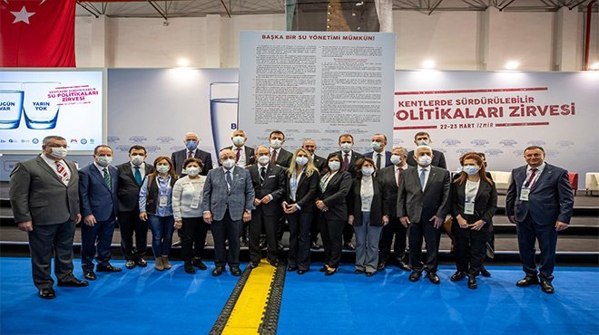 CHP’li 11 büyükşehir belediye başkanı İzmir’de su manifestosu açıkladı