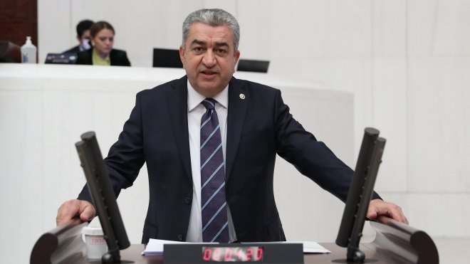 CHP'li Serter: 'Yok olan Atatürk tablolarının hesabını verin'