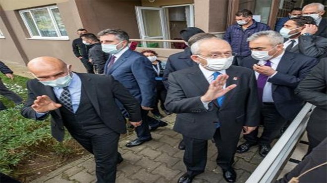 CHP Lideri Kılıçdaroğlu İzmir’de depremzedeleri ziyaret etti