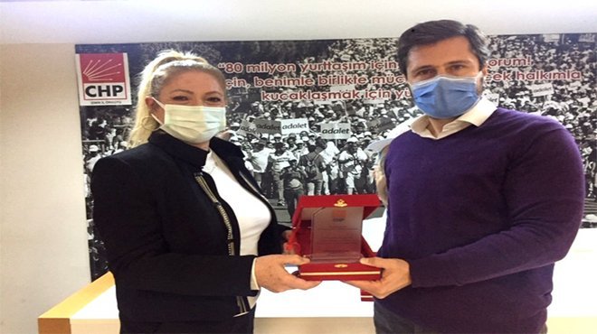 CHP PARTİ OKULUNDA BAYRAK DEĞİŞİMİ