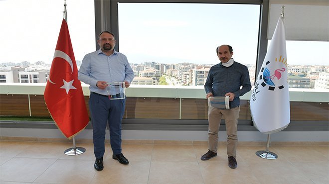 Çiğli Belediyesi Koronavirüse karşı Temassız Numune Kabini üretimine başladı