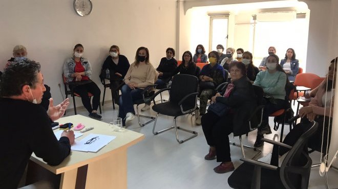 Çiğli Belediyesi’nden kadınlara dijital okuryazarlık semineri