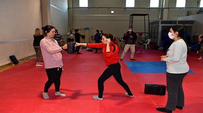 Çiğli Belediyesi’nden Kadınlara  Öz Savunma Eğitimi