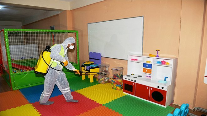 Çiğli Belediyesi’nden virüslere karşı dezenfekte önlemi