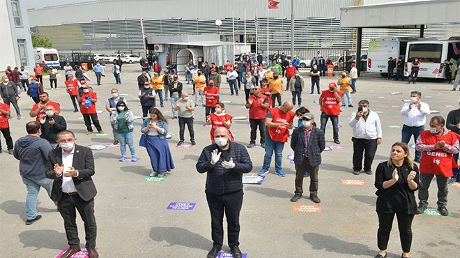 Çiğli’de Fırça Saplarıyla Sosyal Mesafeli 1 Mayıs Halayı