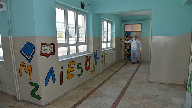 Çiğli’deki okullar sınav öncesi dezenfekte edildi