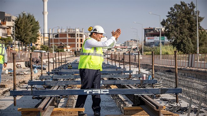 Çiğli Tramvayı'nda ilk raylar döşendi