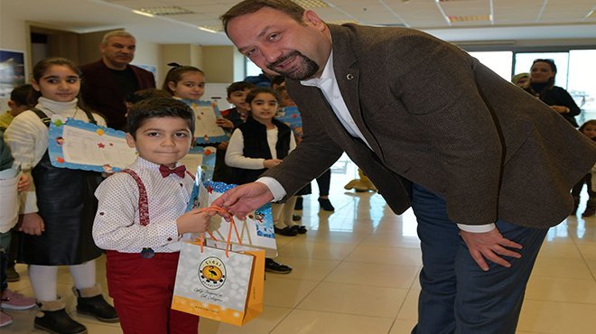 ÇİĞLİLİ ÇOCUKLAR TATİLE EĞLENEREK GİRDİ