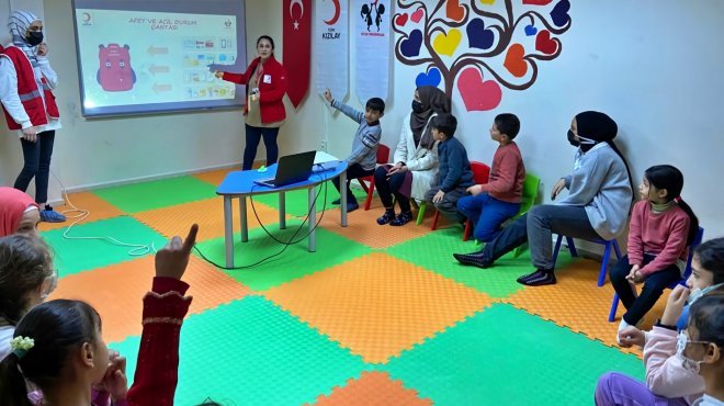 Çocuklar afetlere hazırlığı öğreniyor