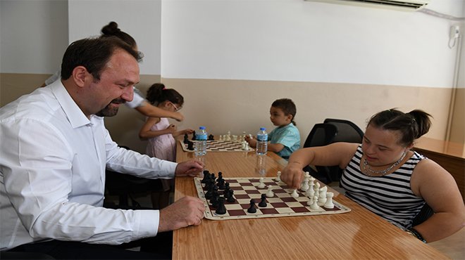 Çocukların Karne Hediyesi Çiğli Belediyesi’nden