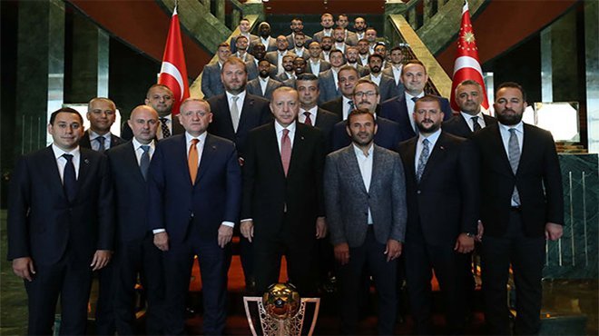Cumhurbaşkanı Erdoğan, şampiyon Başakşehir'i kabul etti