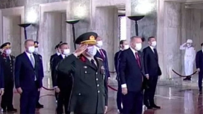 Cumhurbaşkanı Erdoğan ve YAŞ üyeleri, Anıtkabir’i ziyaret etti