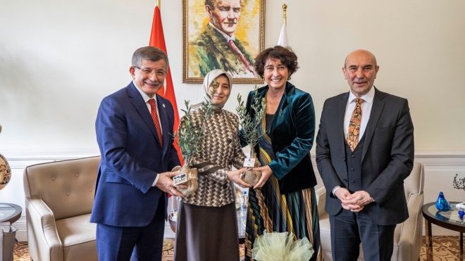 Davutoğlu, Başkan Soyer'i ziyaret etti...