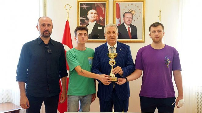 DEER SLAYERS İLE FİREFLUX ‘TECH İZMİR’DE KARŞI KARŞIYA GELECEK
