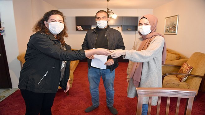 Depremzede çifte büyük annesinin evini açtı