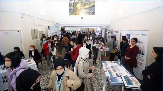 DEÜ’lü gençler, sağlık sektörü temcilcileriyle buluştu